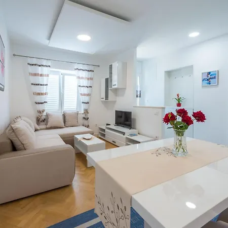 Apartment Lucija - Two Bedroom With Balcony And Sea View